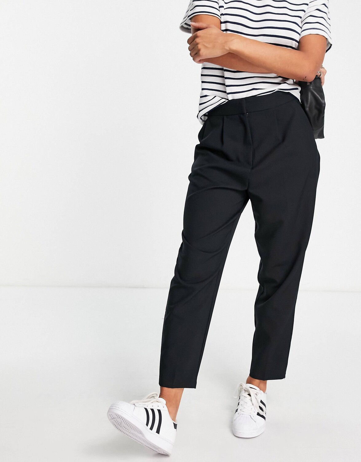 

Черные зауженные брюки строгого кроя ASOS DESIGN, Черный