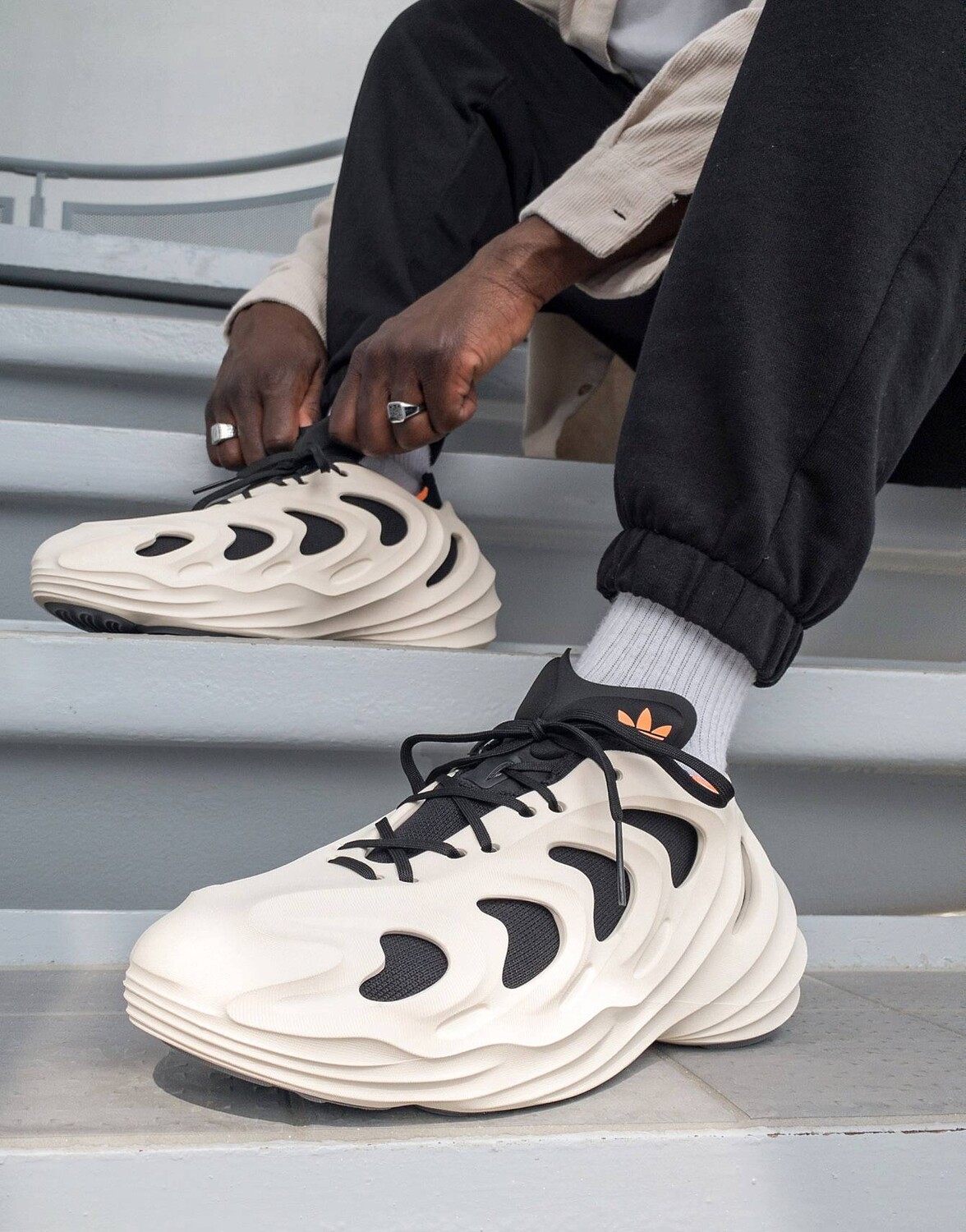 

Бело-черные кроссовки adidas Originals adifom Q