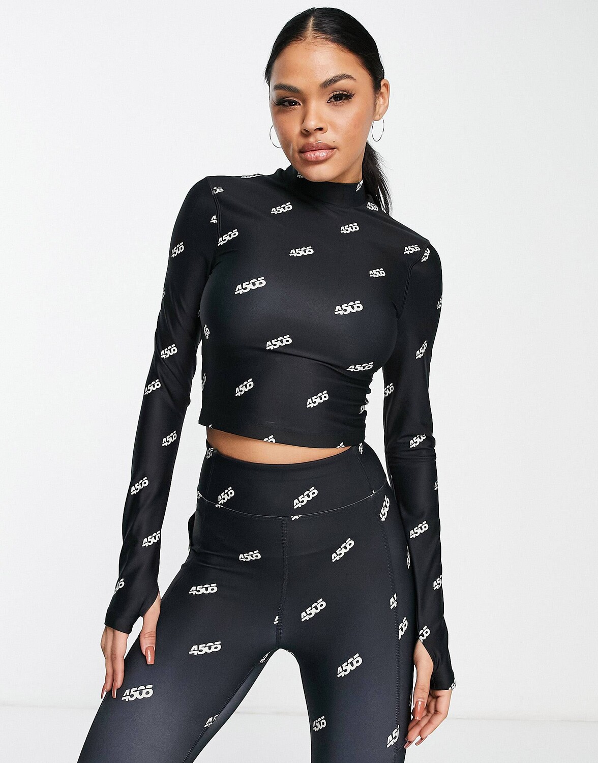 

Однотонный топ с длинными рукавами и фирменной графикой ASOS 4505