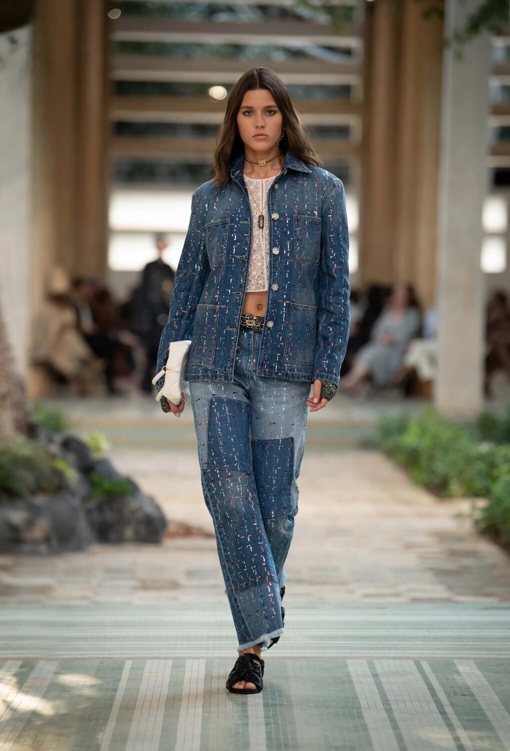

Джинсы Chanel Glittered Denim, синий/розовый/черный/серебро