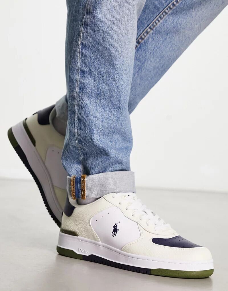 

Эксклюзивные кожаные кроссовки на плоской подошве Collab Masters Court от Polo Ralph Lauren x ASOS кремового, темно-синего и зеленого цвета с логотипом игрока в поло