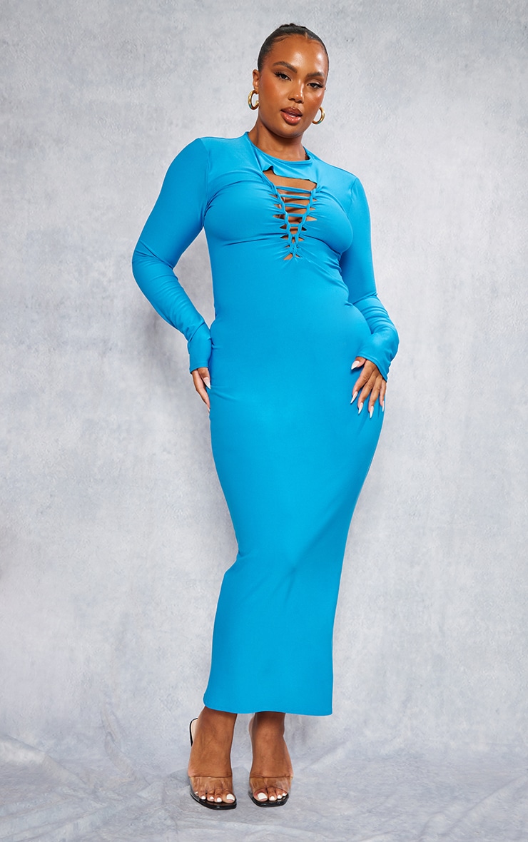 цена PrettyLittleThing Плюс ярко-синее платье макси с длинными рукавами и лазерной резкой
