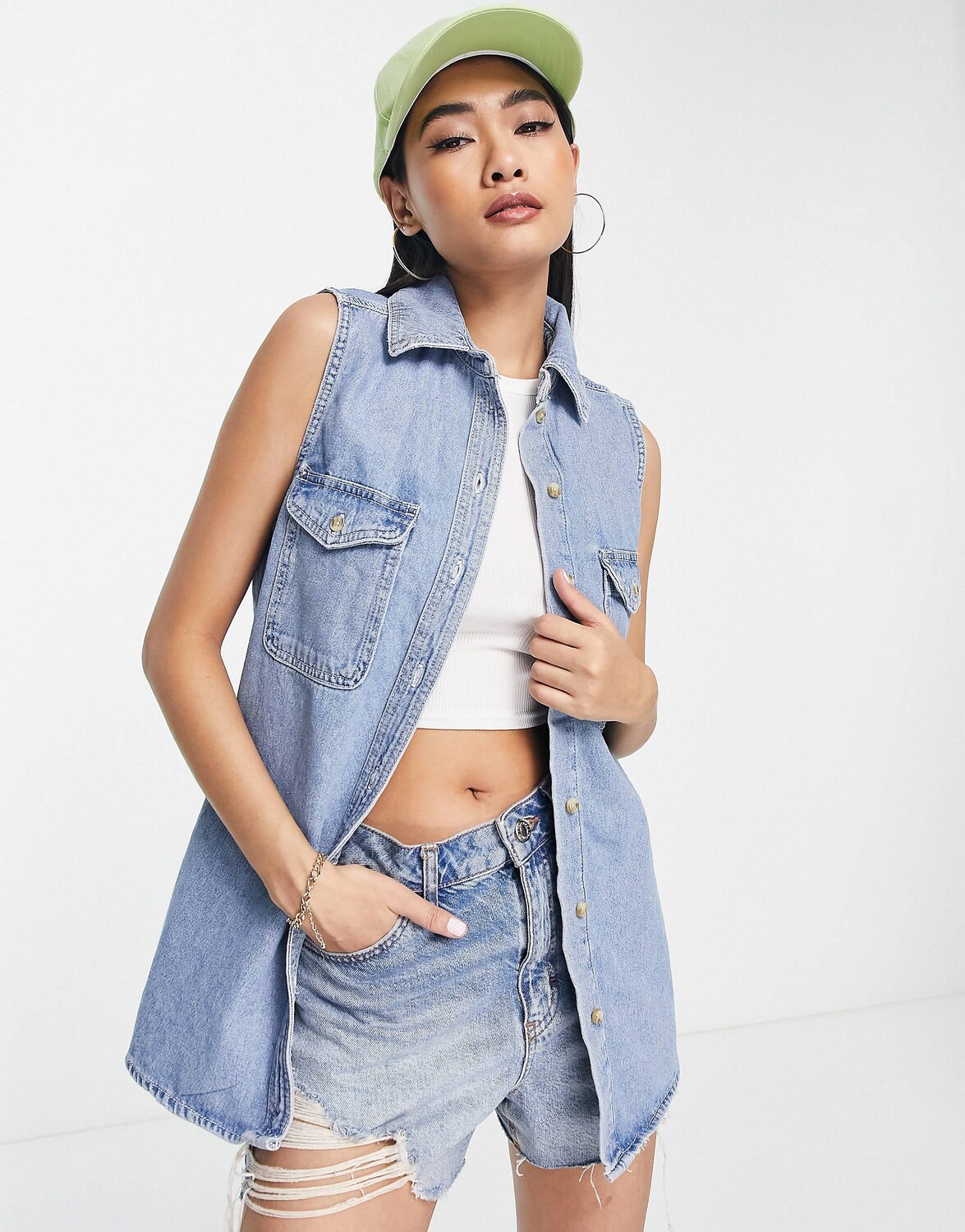 

Выбеленная джинсовая рубашка без рукавов Topshop