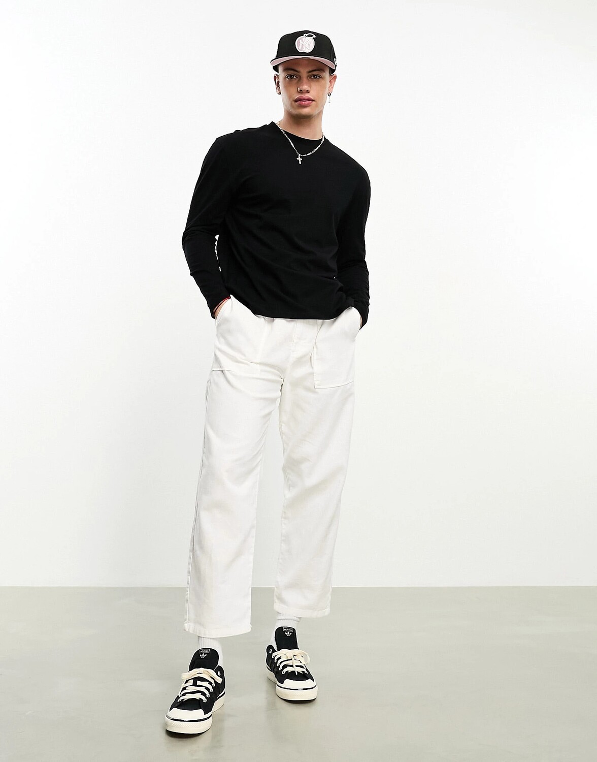 

Свитшот Asos Design Relaxed Long Sleeve With Back Cherub Print, черный