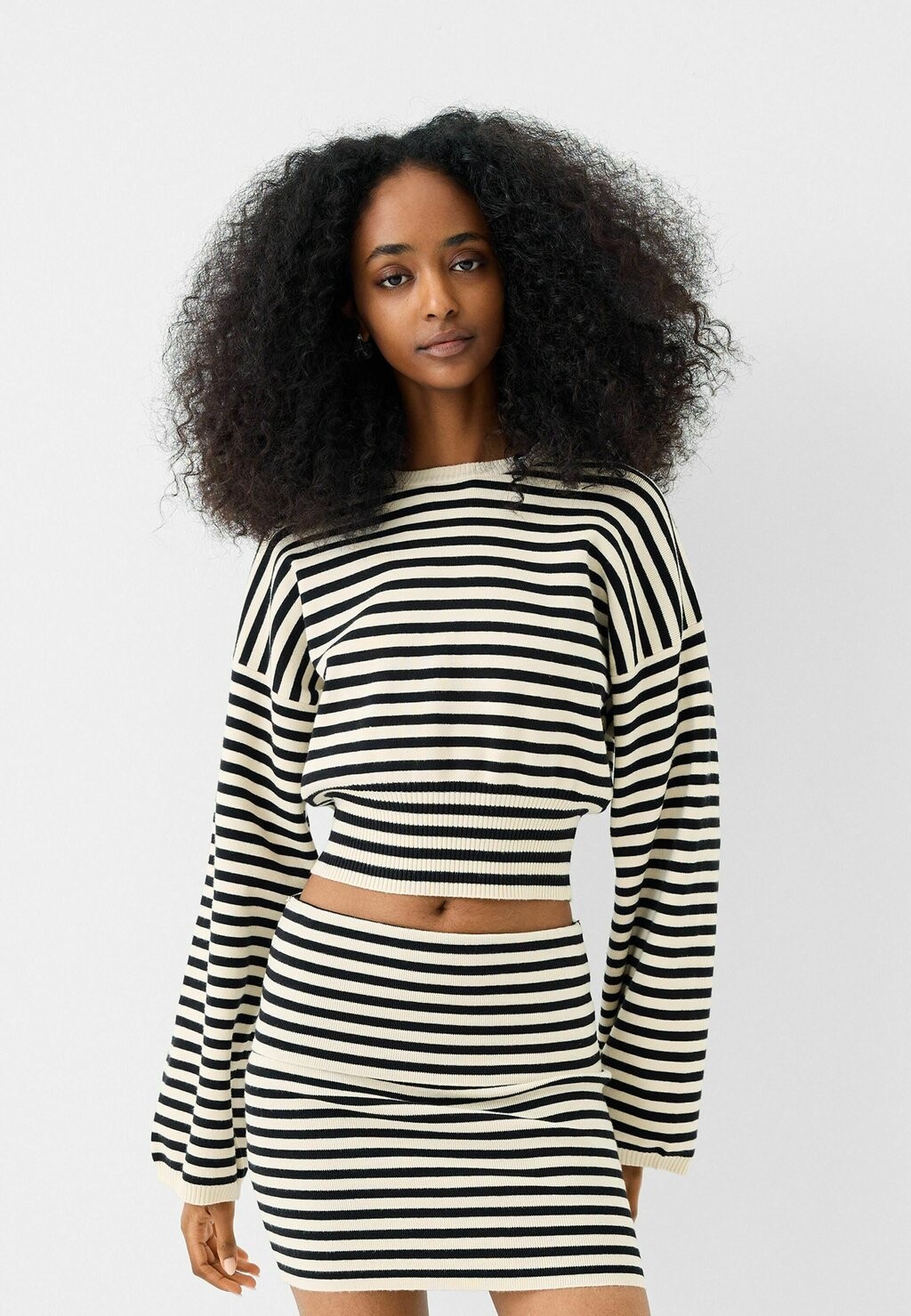 

Вязаный свитер WAIST Bershka, цвет black