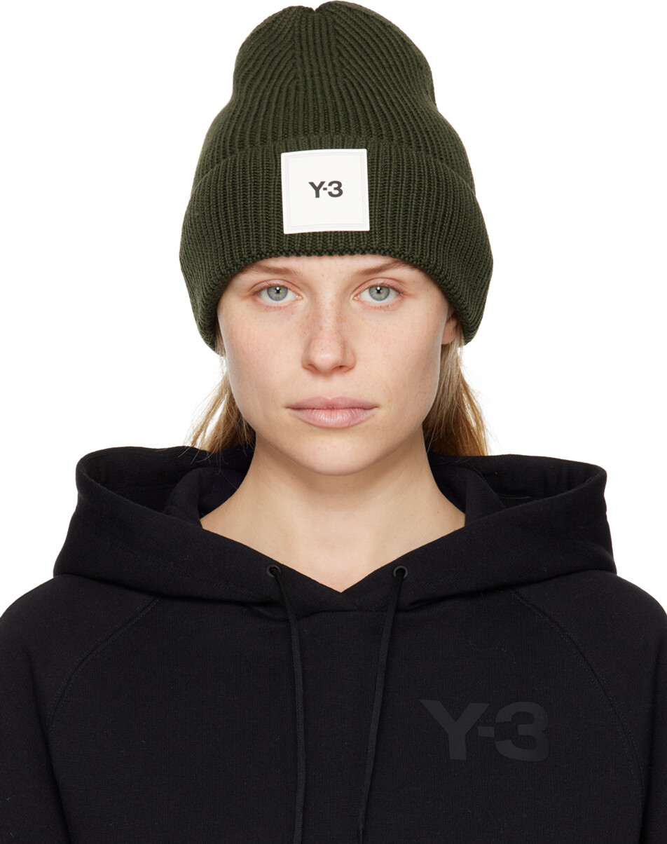 

Зеленая шапка с нашивками Y-3