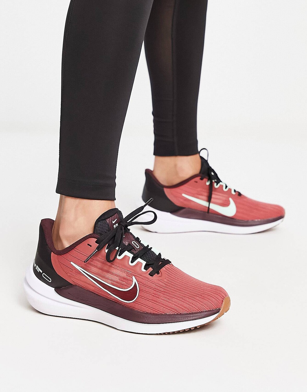 

Темно-розовые кроссовки Nike Running Air Winflo 9