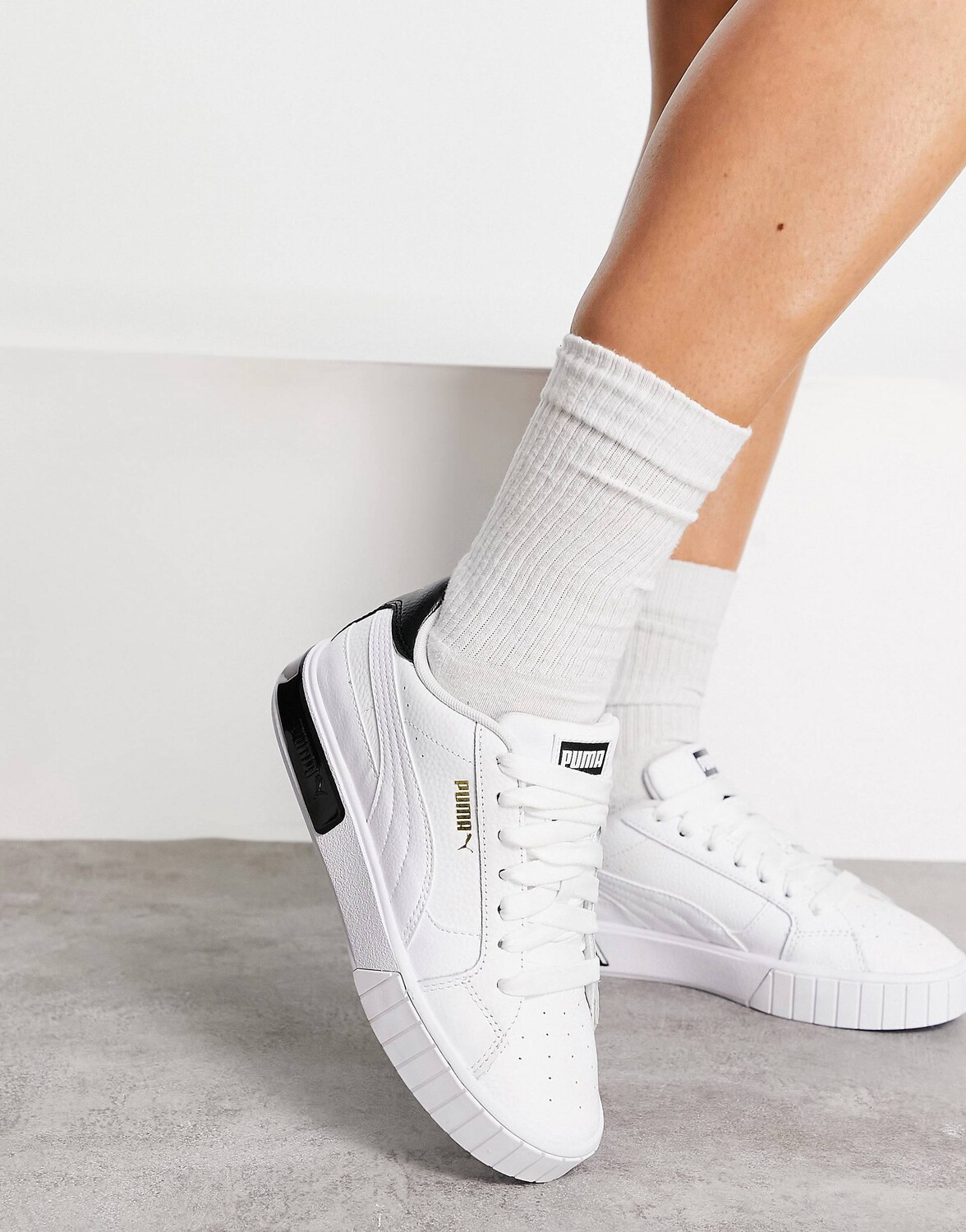 

Белые кроссовки Puma Cali Star