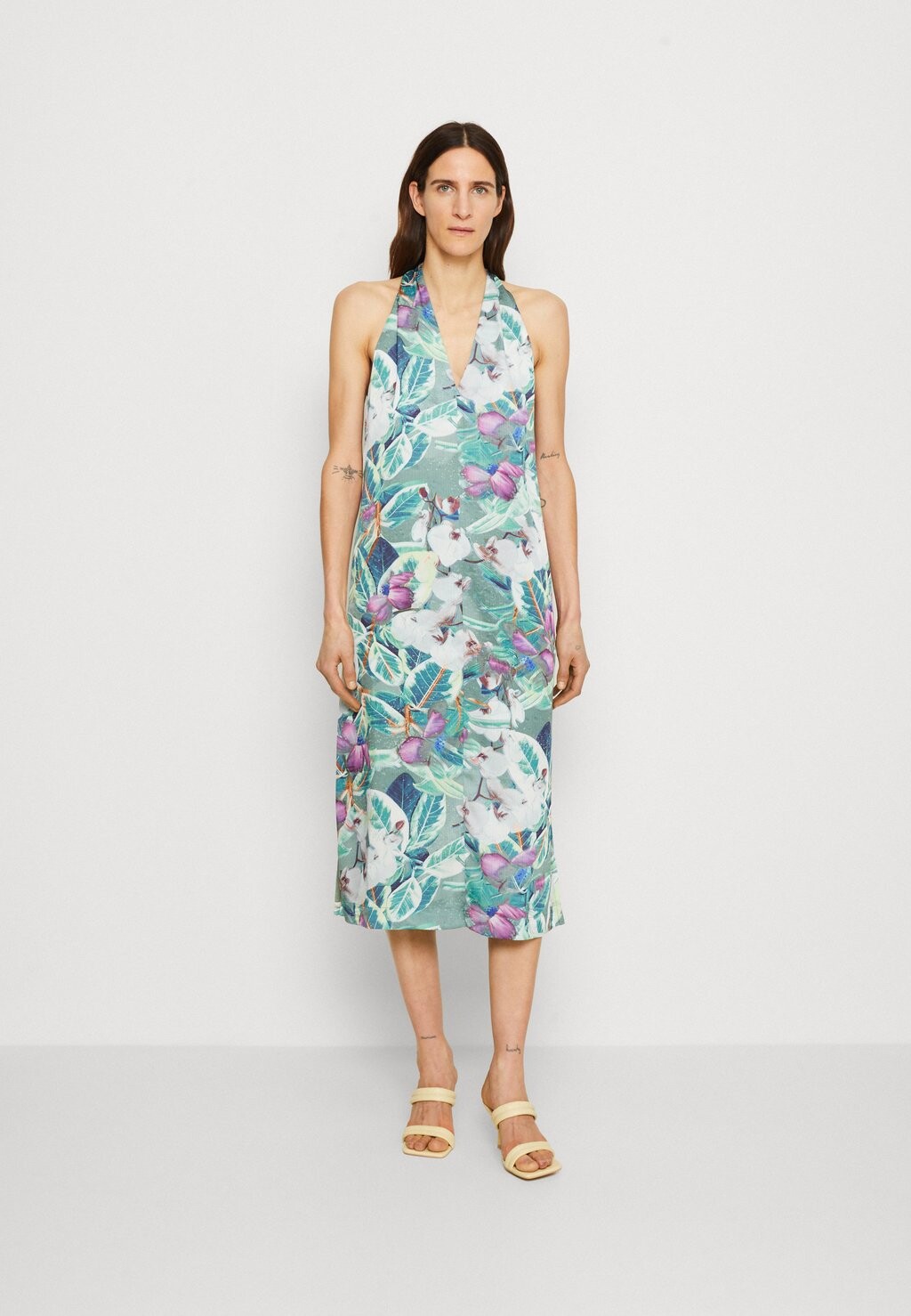 

Коктейльное платье Esprit