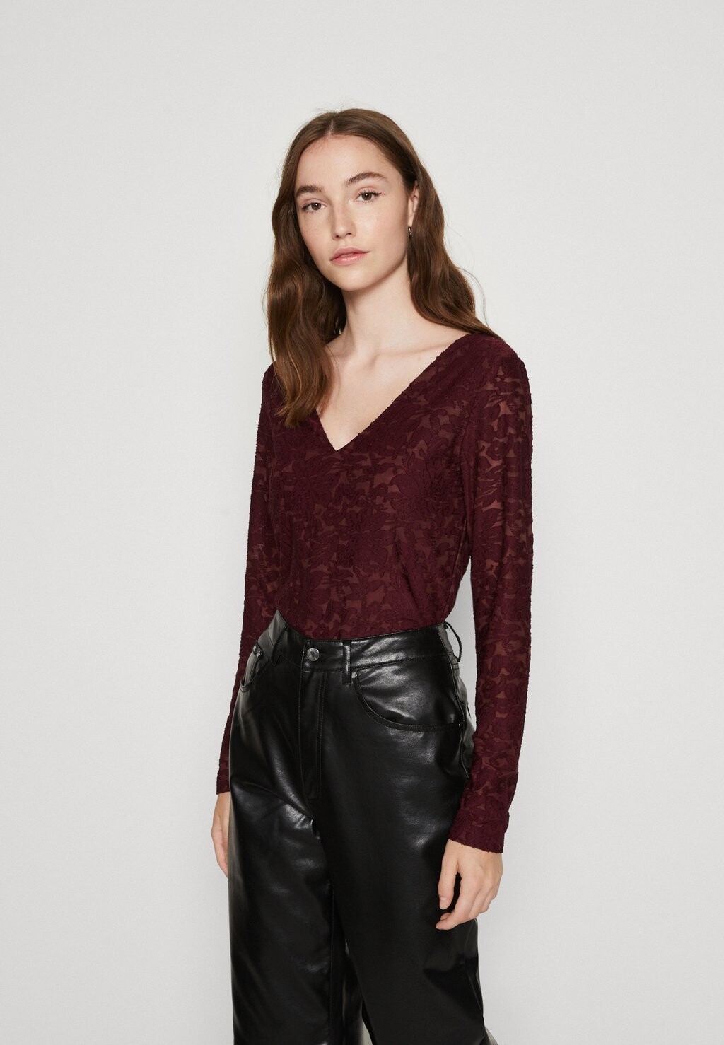 

Топ с длинными рукавами VMRIVA V NECK Vero Moda, цвет winetasting