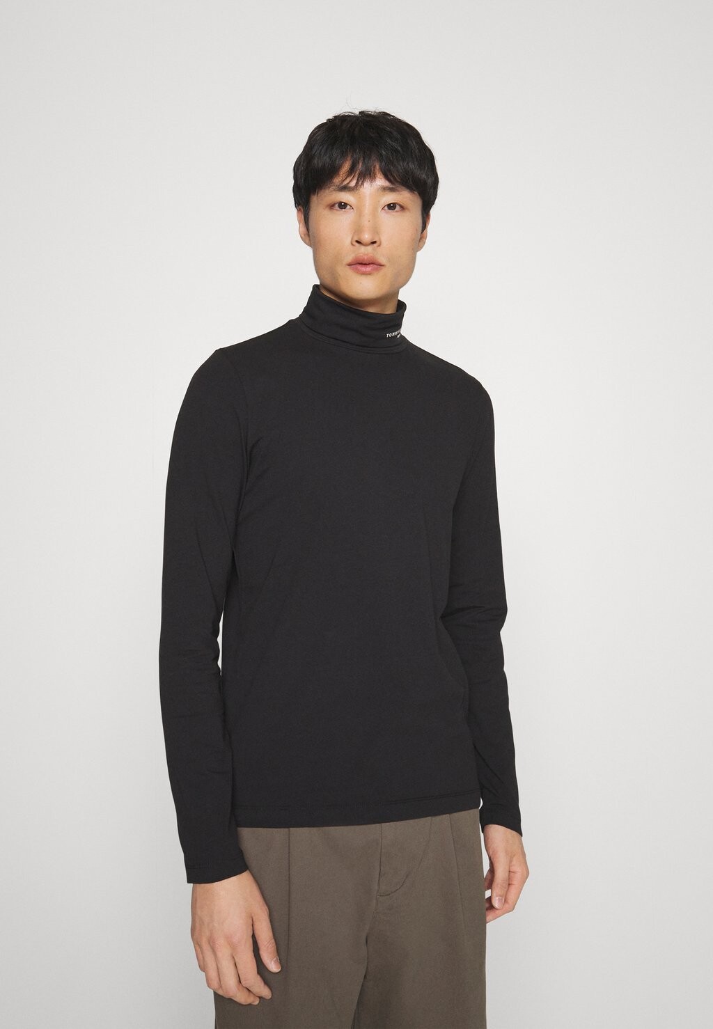 

Футболка с длинными рукавами TOMMY LOGO ROLL NECK Tommy Hilfiger, небо пустыни