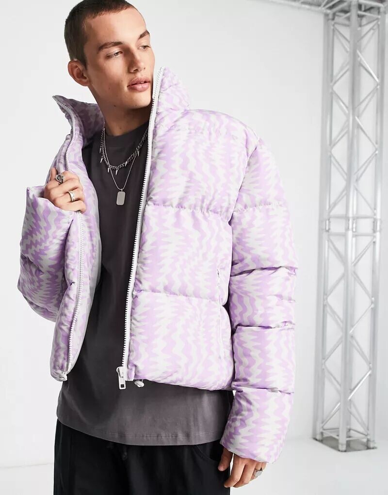 

Пуховик фиолетового цвета с волнистыми принтами ASOS