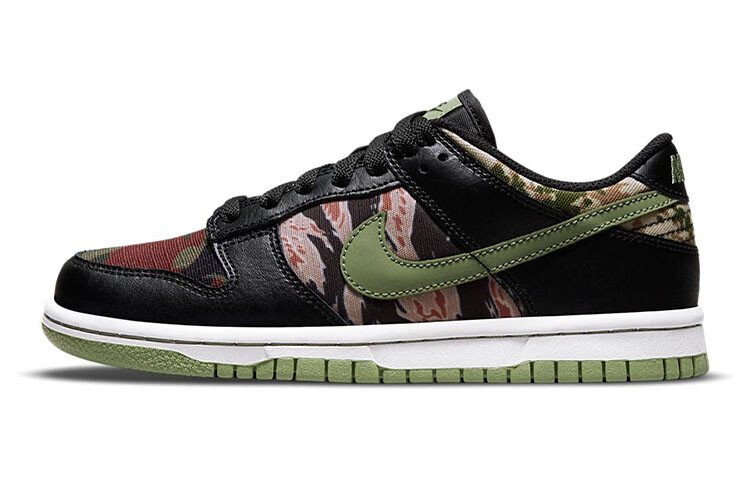 

Женские туфли для скейтбординга Nike Dunk Low Se (Gs), черные, мультикамуфляжные