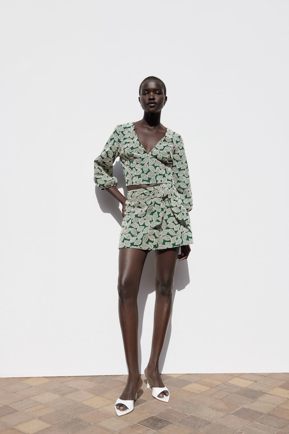 

Юбка с вышивкой с узелом ZARA, зеленый/экру