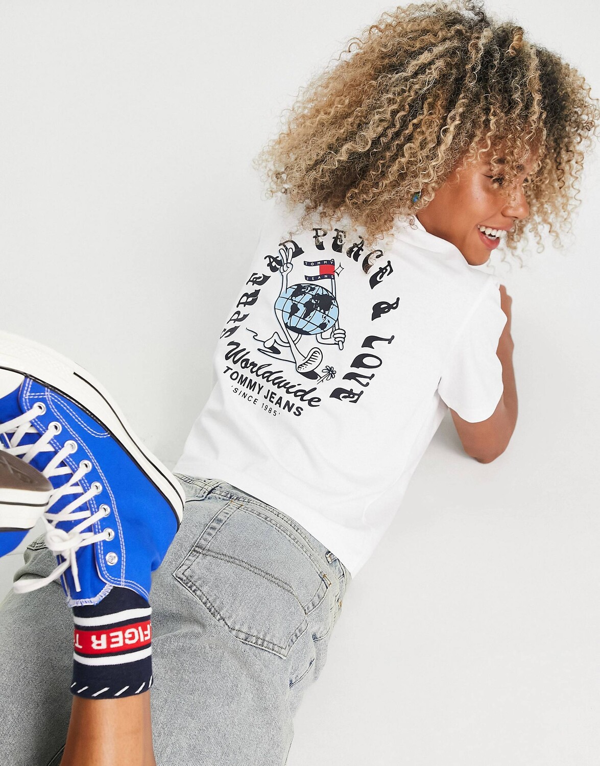 

Белая футболка классического кроя с хлопковым рисунком на спине Tommy Jeans - WHITE, Белый