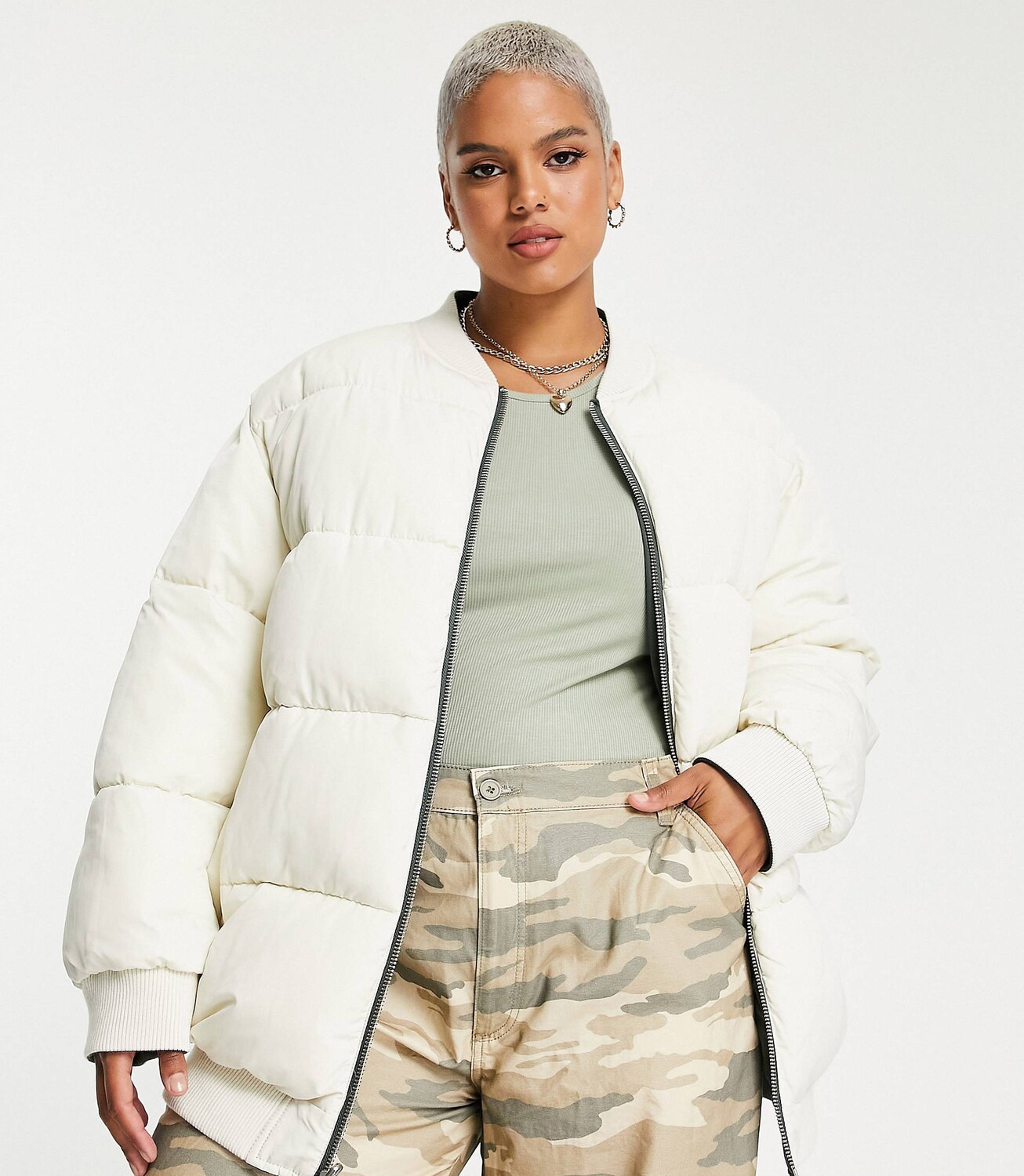 

Двусторонний стеганый бомбер Asos Design Curve, кремовый/хаки (Размер 66-68 RU)