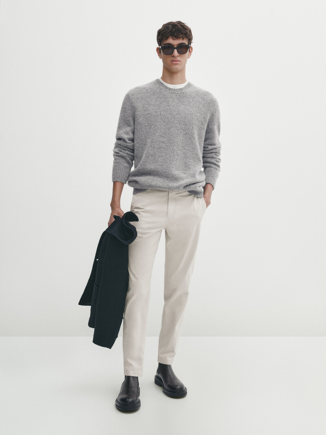 

Комфортные брюки-чиносы закруженного кроя Massimo Dutti, холодный