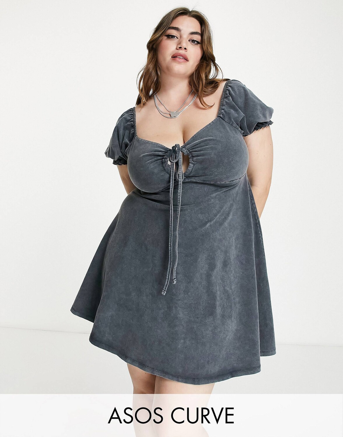 

Темно-серое мини-платье с завязками и бахромой ASOS DESIGN Curve