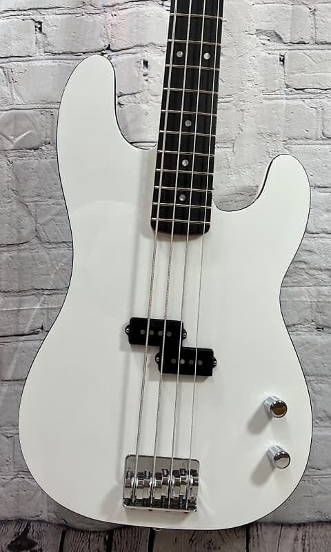 

Fender Aerodyne Special 4-String Precision Bass, ярко-белый, с сумкой для переноски, 7,7 фунта AERODYNESPPBASSRWBWT