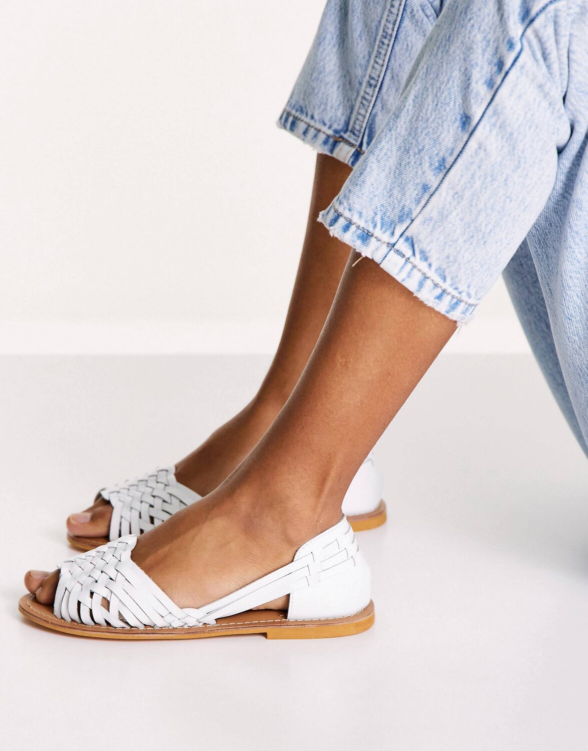 

Белые кожаные плетеные сандалии на плоской подошве ASOS DESIGN Francis