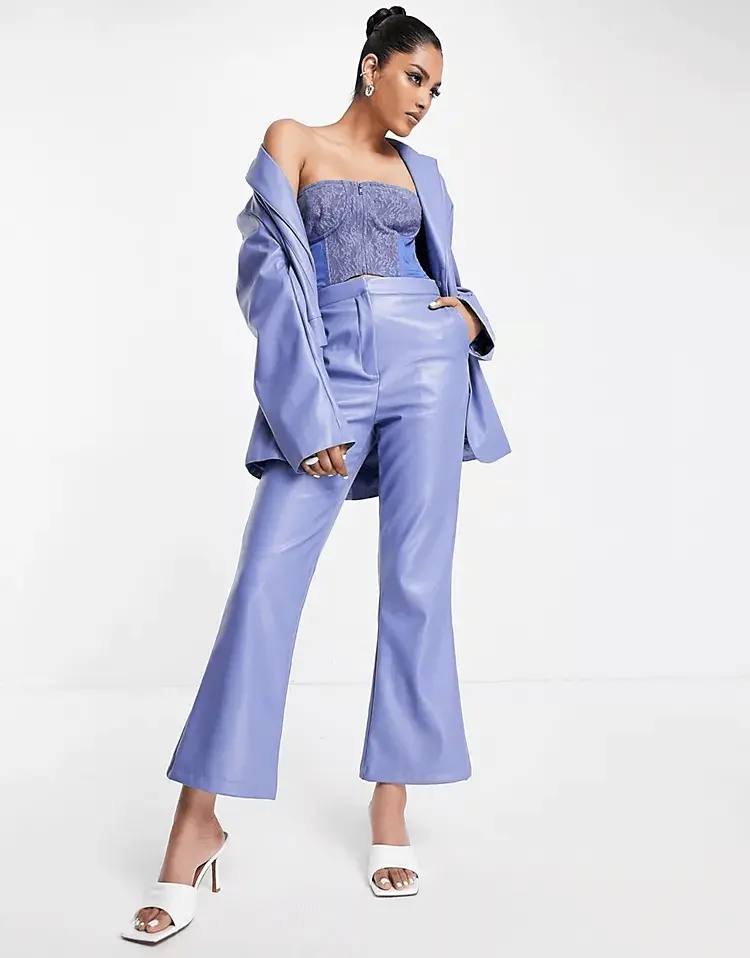 Брюки Asos Design Leather Look Kickflare, лиловый