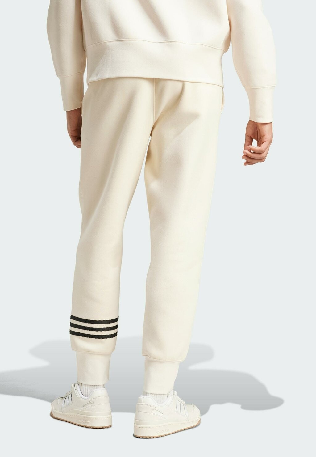 

Спортивные брюки NEUCLASSICS adidas Originals, белый