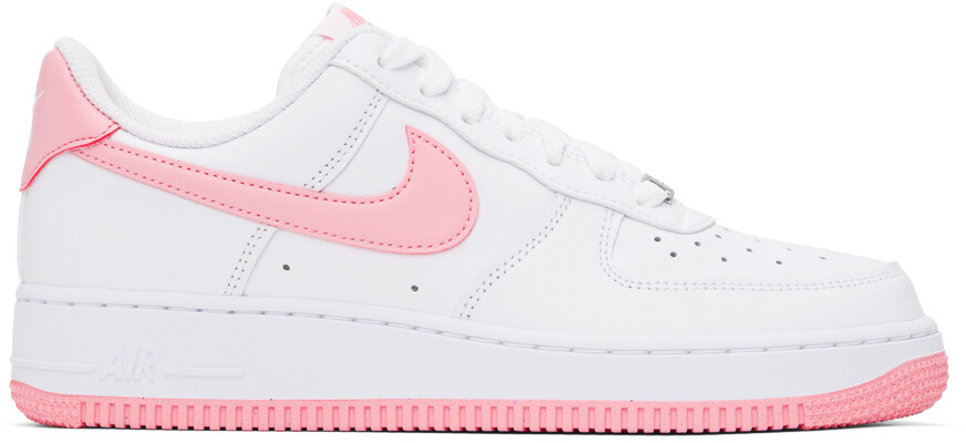 

Бело-розовые кроссовки Air Force 1 '07 Nike