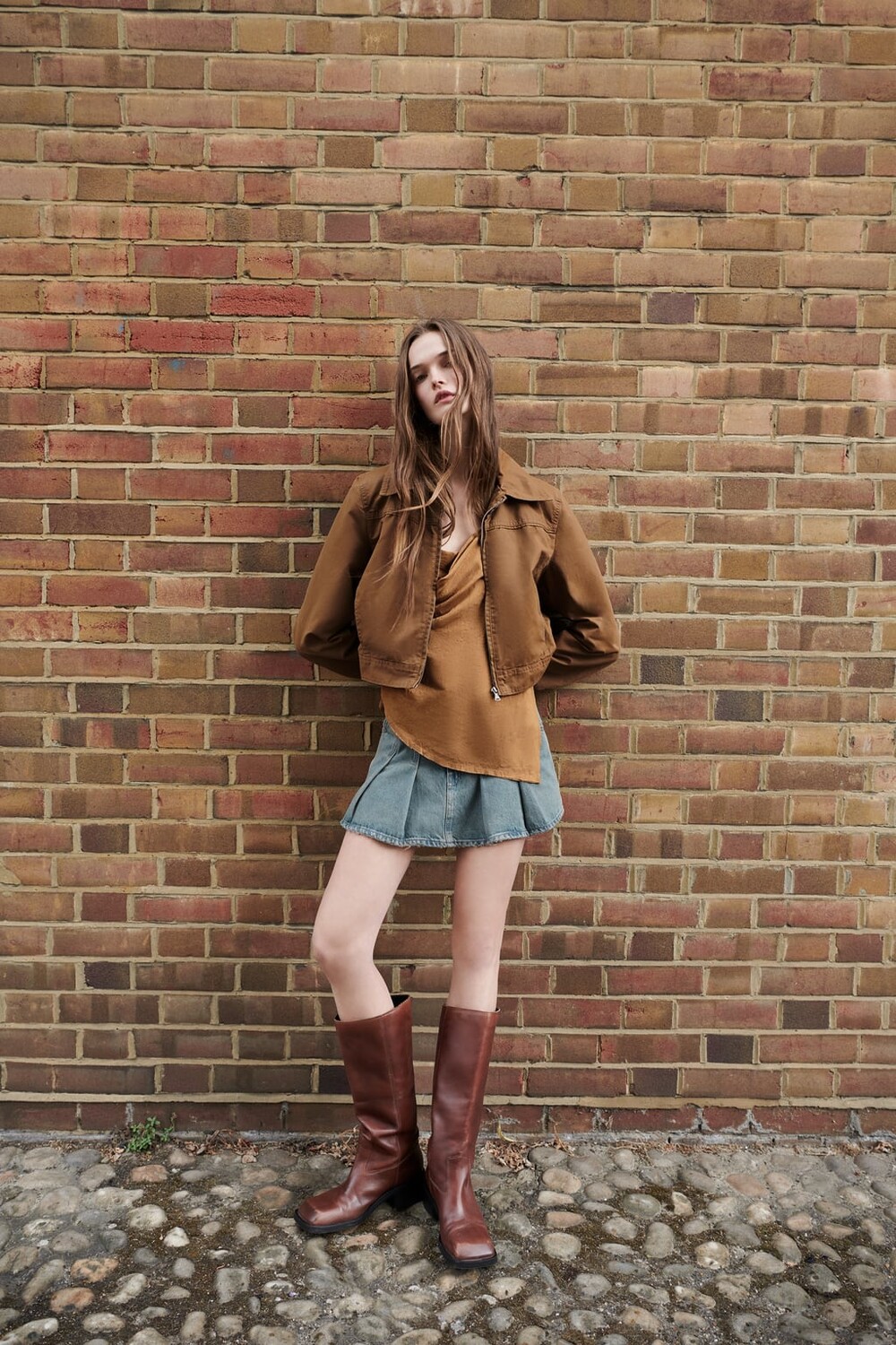 

Асимметричный топ с бусиной ZARA, кэмел