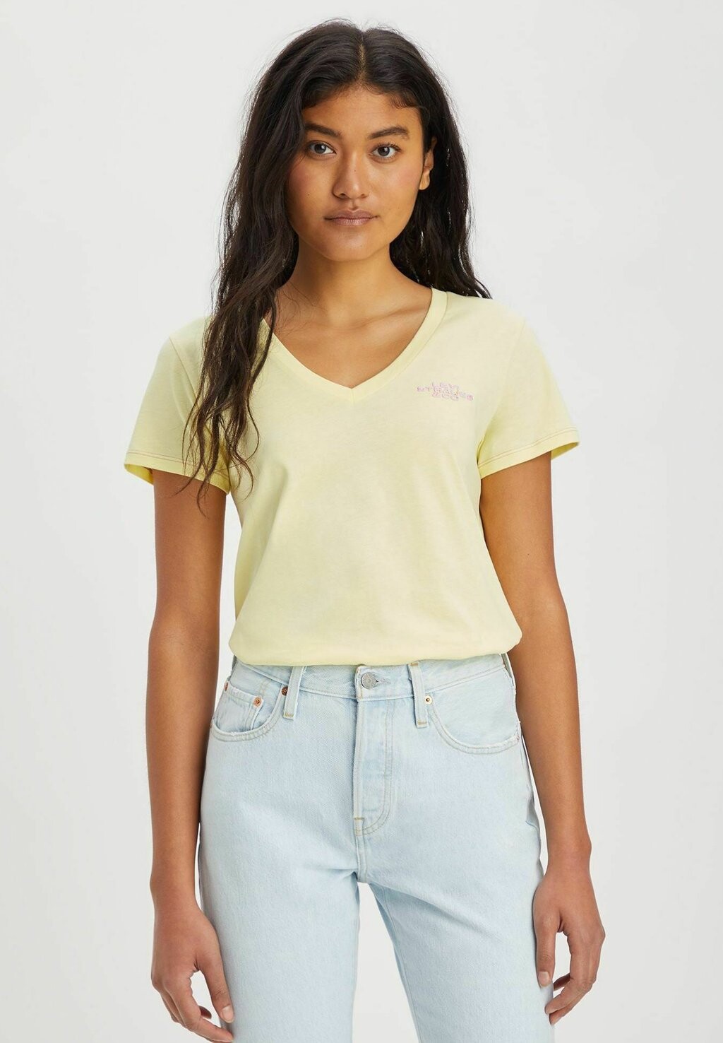 

Базовая футболка GRAPHIC PERFECT VNECK Levi's, розовый