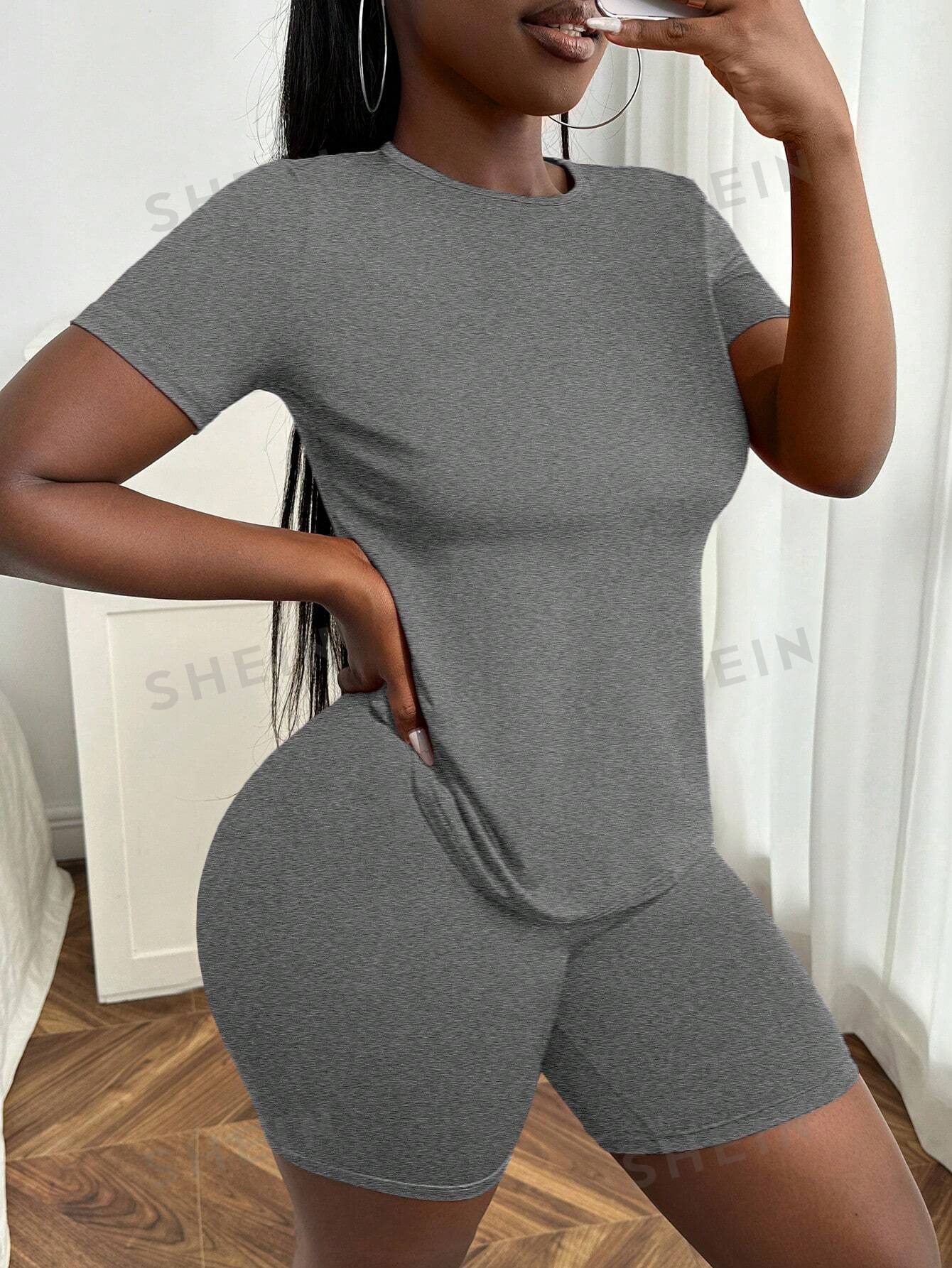 цена SHEIN Slayr Женский однотонный комплект из футболки и шорт с круглым вырезом и короткими рукавами, серый
