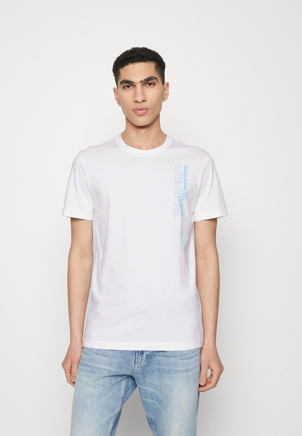 

Футболка с принтом Calvin Klein Jeans, белый