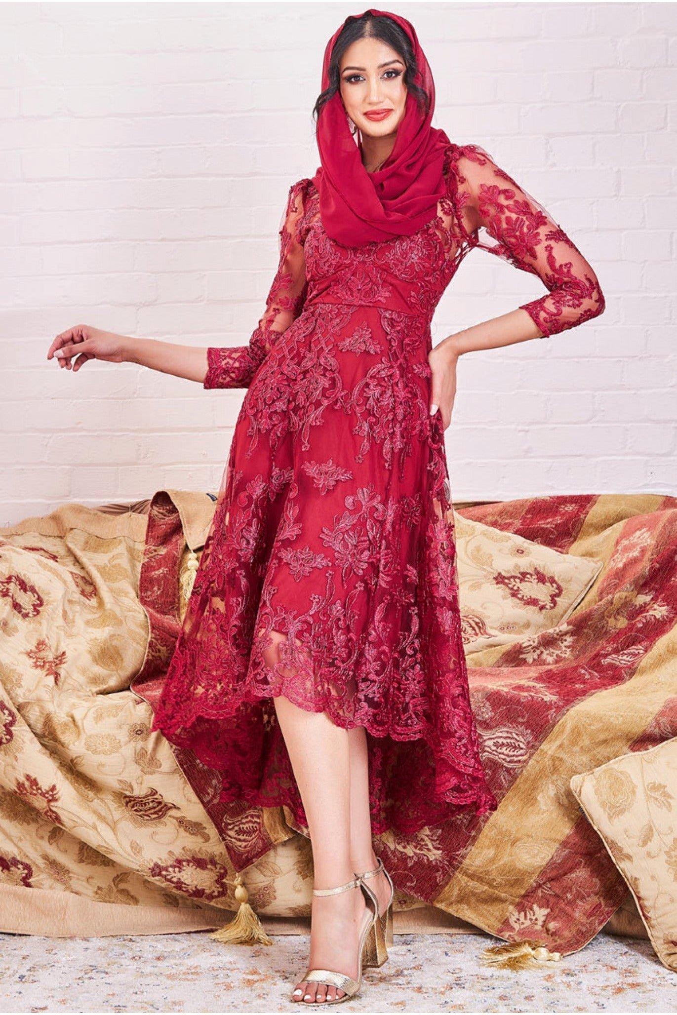 Платье миди с кружевным подолом Modesty Goddiva, красный
