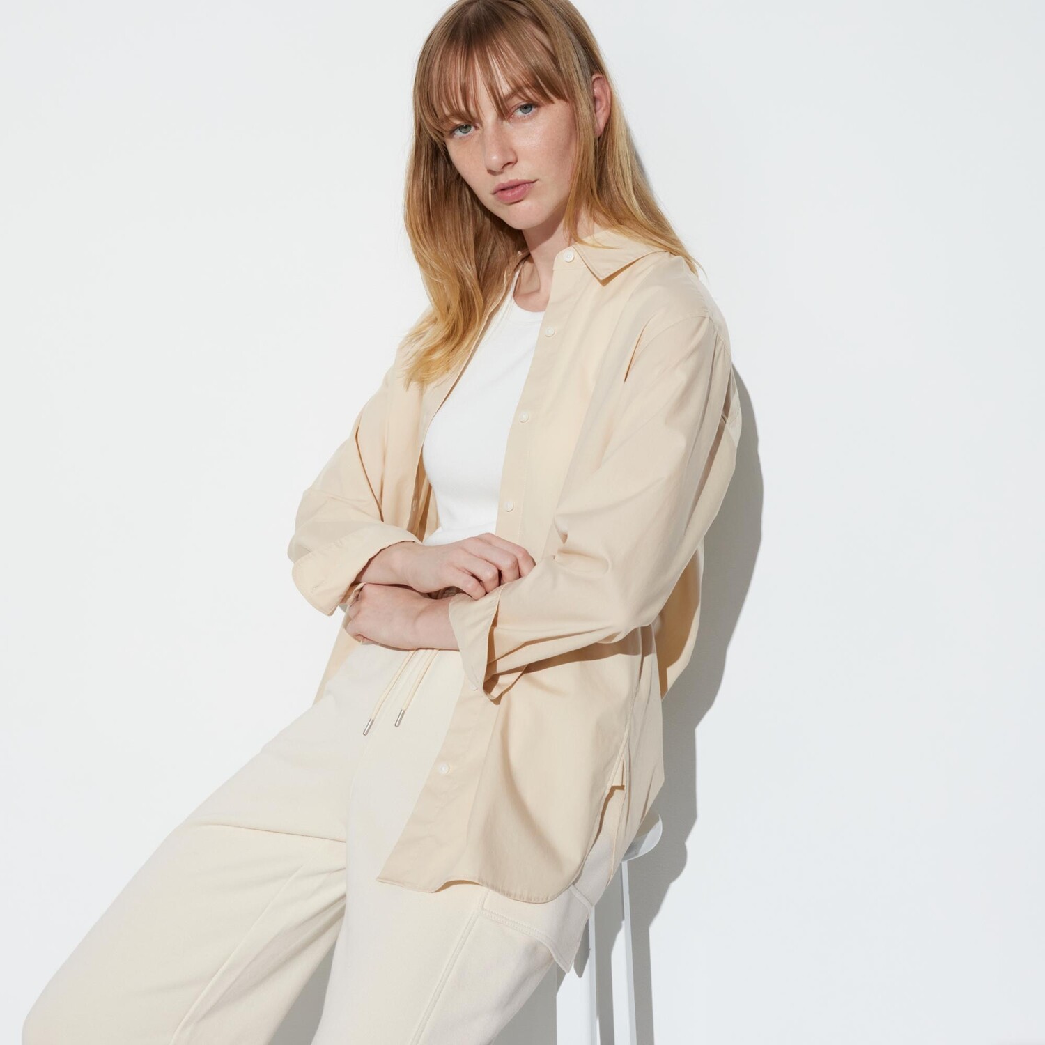 

Рубашка UNIQLO из тонкого хлопка с длинными рукавами, бежевый