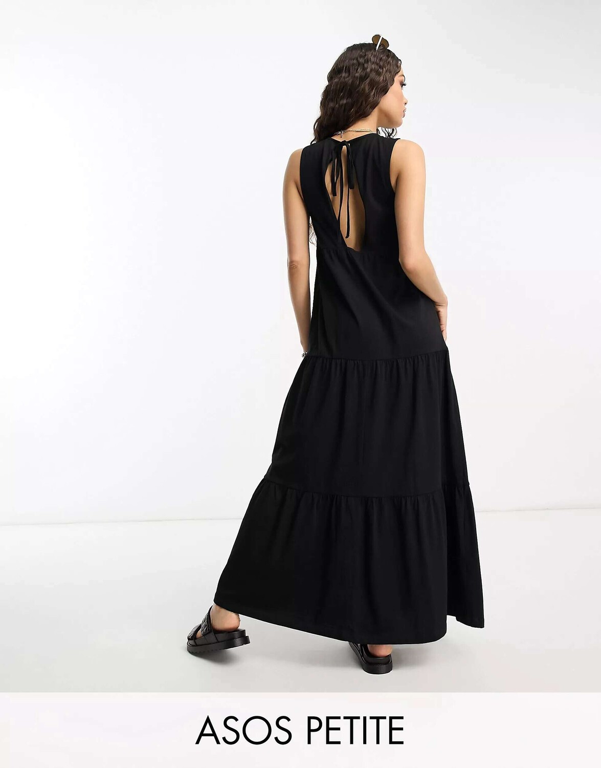

Черное ярусное платье макси без рукавов ASOS DESIGN Petite, Черный