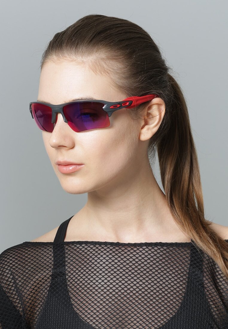 

Спортивные очки Oakley