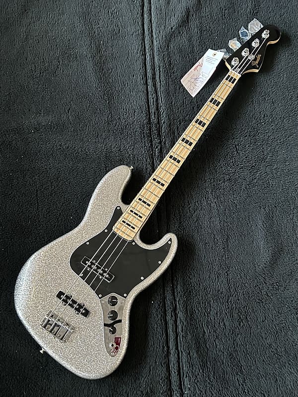 Басс гитара Fender Mikey Way Signature Jazz Bass Silver Sparkle #MW23000093 9 lbs 11.5 oz