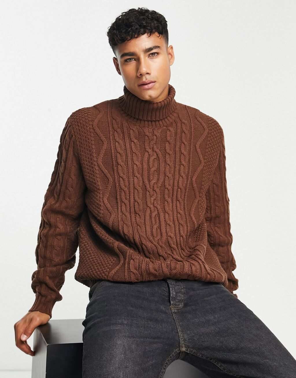 

Коричневый джемпер косой вязки с высоким воротником ASOS DESIGN