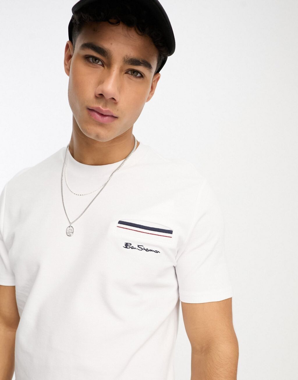 

Белая футболка с короткими рукавами и карманами Ben Sherman
