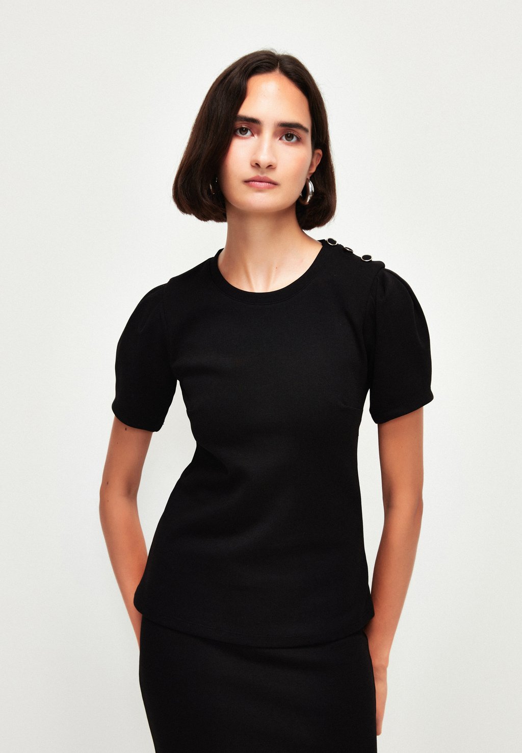 Базовая футболка Buttoned Shoulder adL, черный базовая футболка pocket detailed adl черный