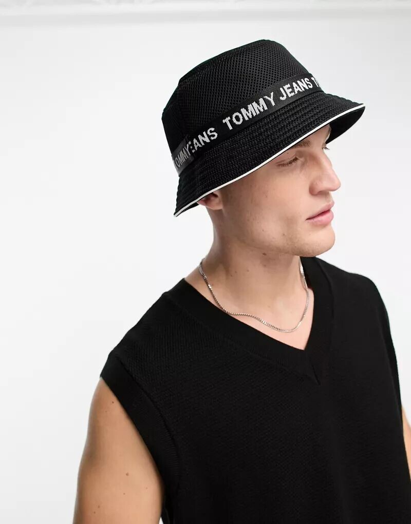 

Черная панама Tommy Jeans с рельефным ремешком с логотипом