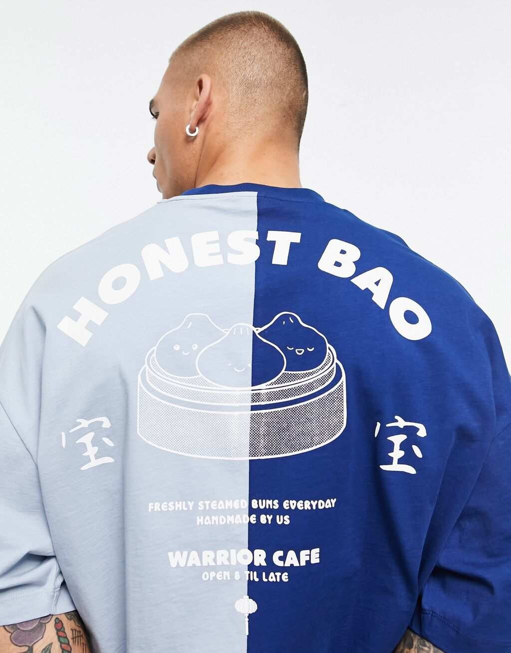 

Синяя оверсайз-футболка ASOS DESIGN с мультяшным принтом на спине