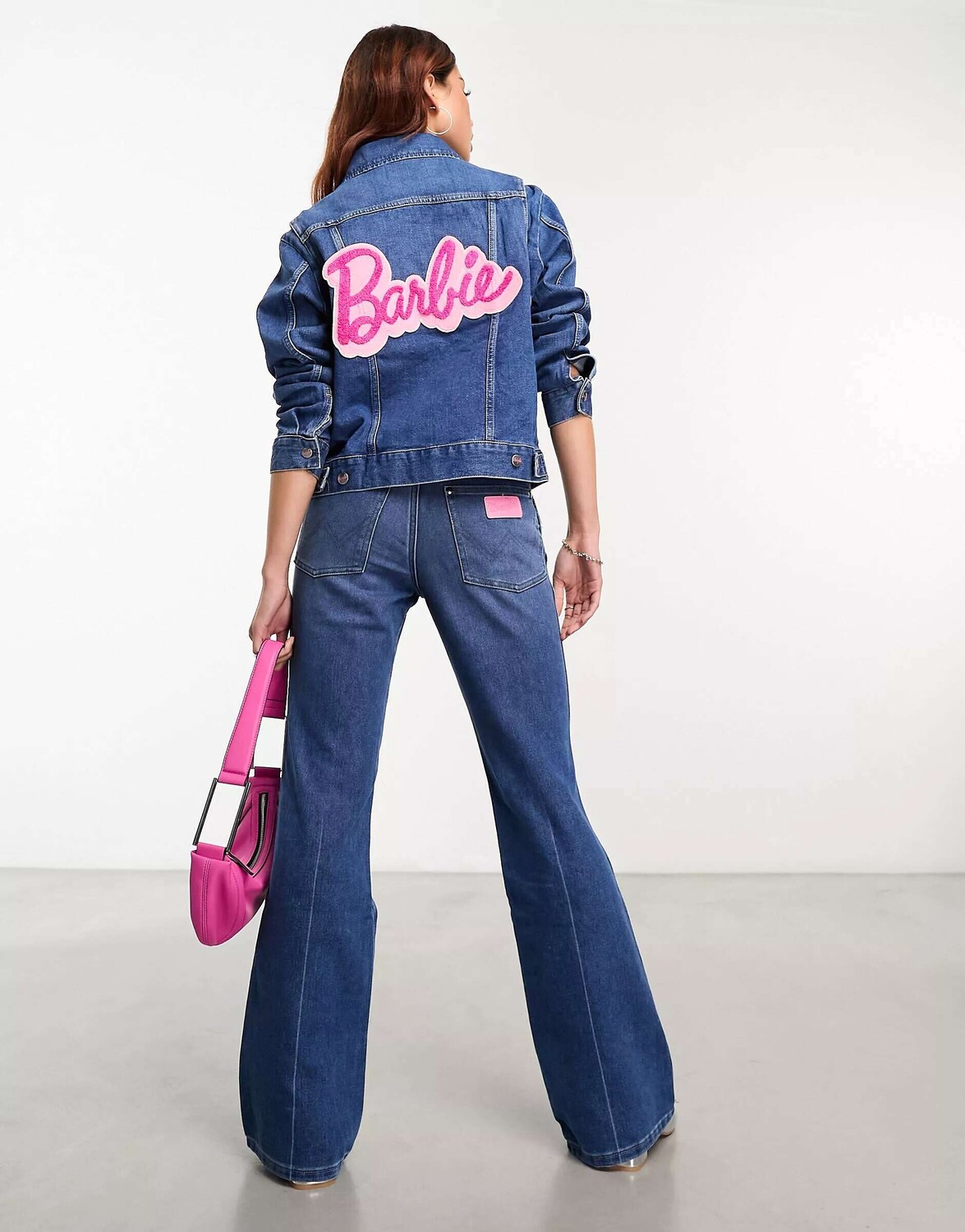 

Координатная джинсовая куртка Wrangler Barbie с принтом на спине
