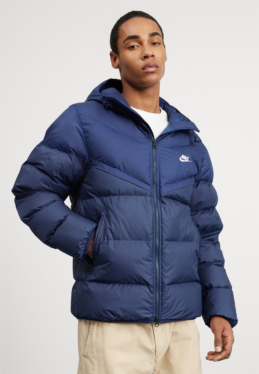 цена Зимняя куртка Nike, темно-синий/обсидиан/парус)