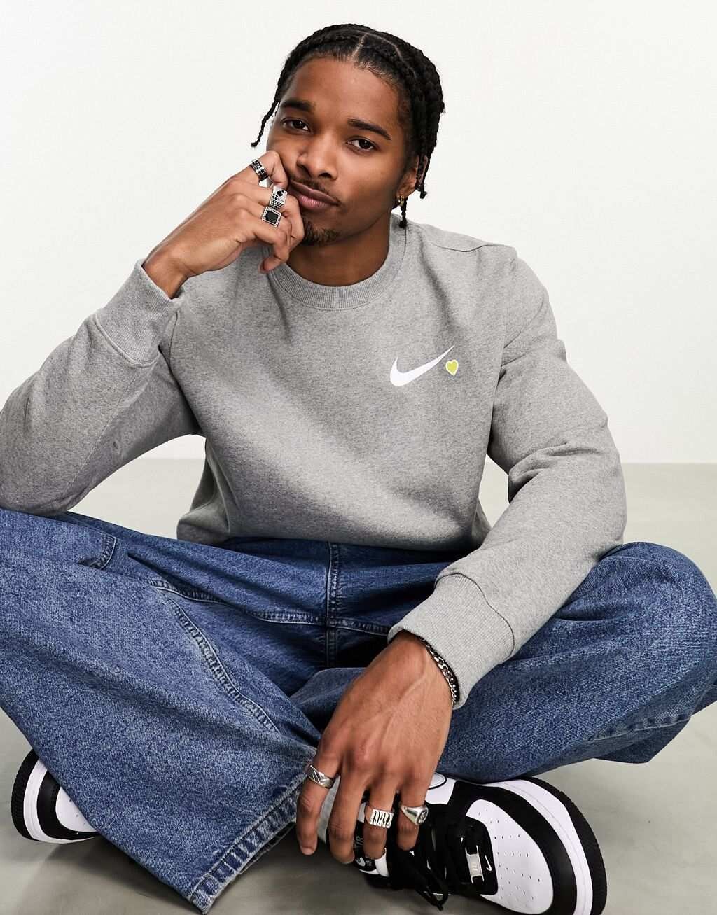 

Серый свитшот с сердечком унисекс Nike