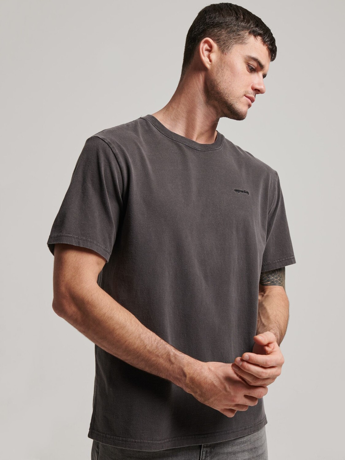 

Футболка Superdry Vintage Mark, мытая черная