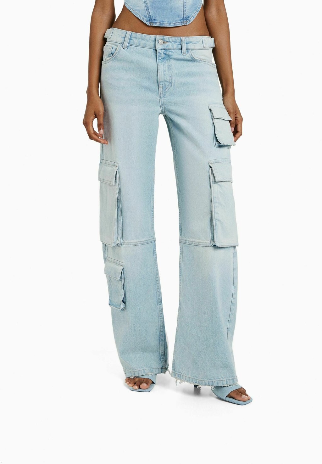 

Джинсы расклешенные Bershka