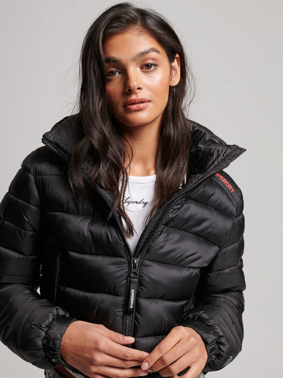 

Легкая укороченная спортивная куртка Superdry, черная, Черный