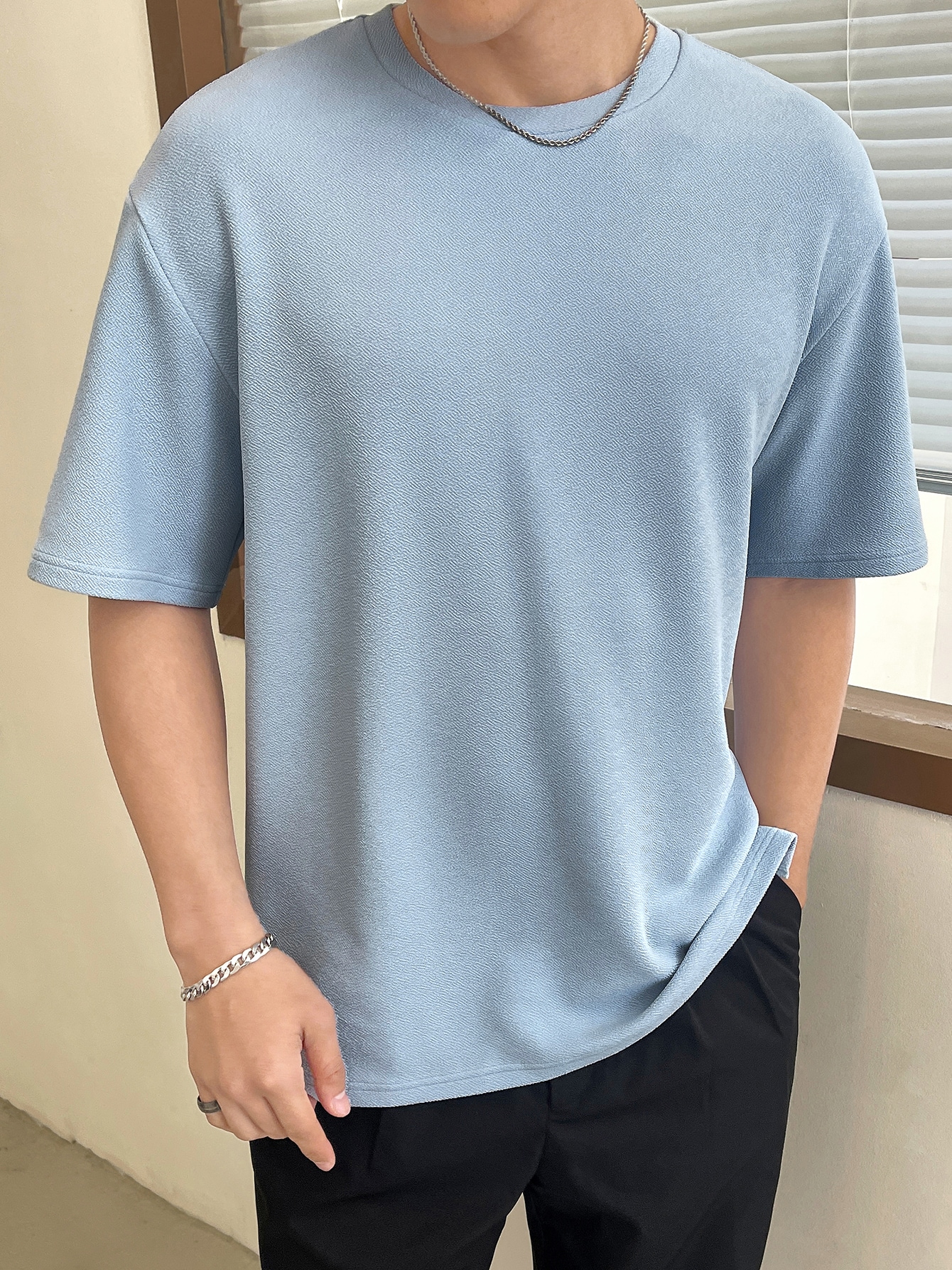 Мужская однотонная оверсайз-футболка с круглым вырезом и заниженными плечами Manfinity Hypemode, голубые
