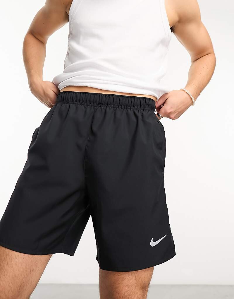 

Черные 7-дюймовые шорты Nike Running Dri-FIT Challenger