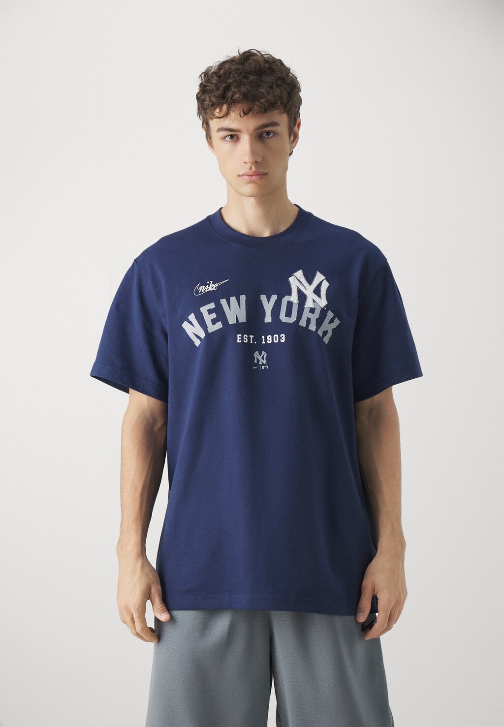 

Команда Слоган MLB COOPERSTOWN NEW YORK YANKEES OVERSIZE HEAVY REWIND Nike, цвет midnight navy
